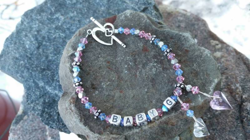 Mutter, Baby Armband, Offenbaren Parteigeschenk, Neue Mutter Geschenk, Sterling Silber Brief Swarovski Kristalle Benutzerdefinierten Namensarmband von offbeadinpathneosho