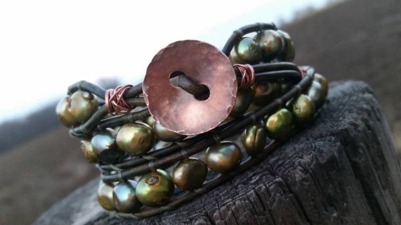 Rustikale Kupfer, Grüne Perlen. Eine Dreifache Wickelarmband Leder Von Aus Dem Beadin Pfad Neosho von offbeadinpathneosho