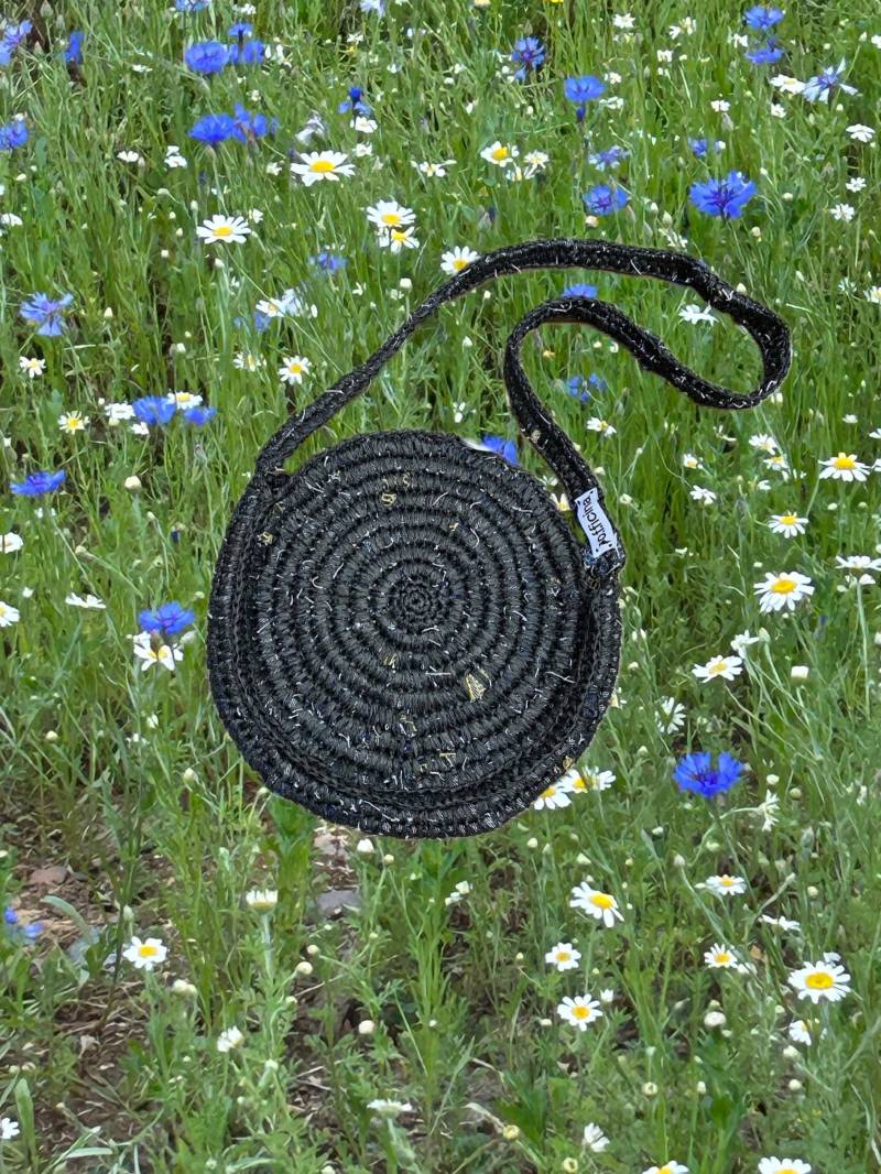 Handgefertigte Nachhaltige Häkel Runde Tasche | Schwarzer Natürlicher Raffia Und Geretteter Denim-Tasche Umhängetasche Schultertasche Girla von officinafw