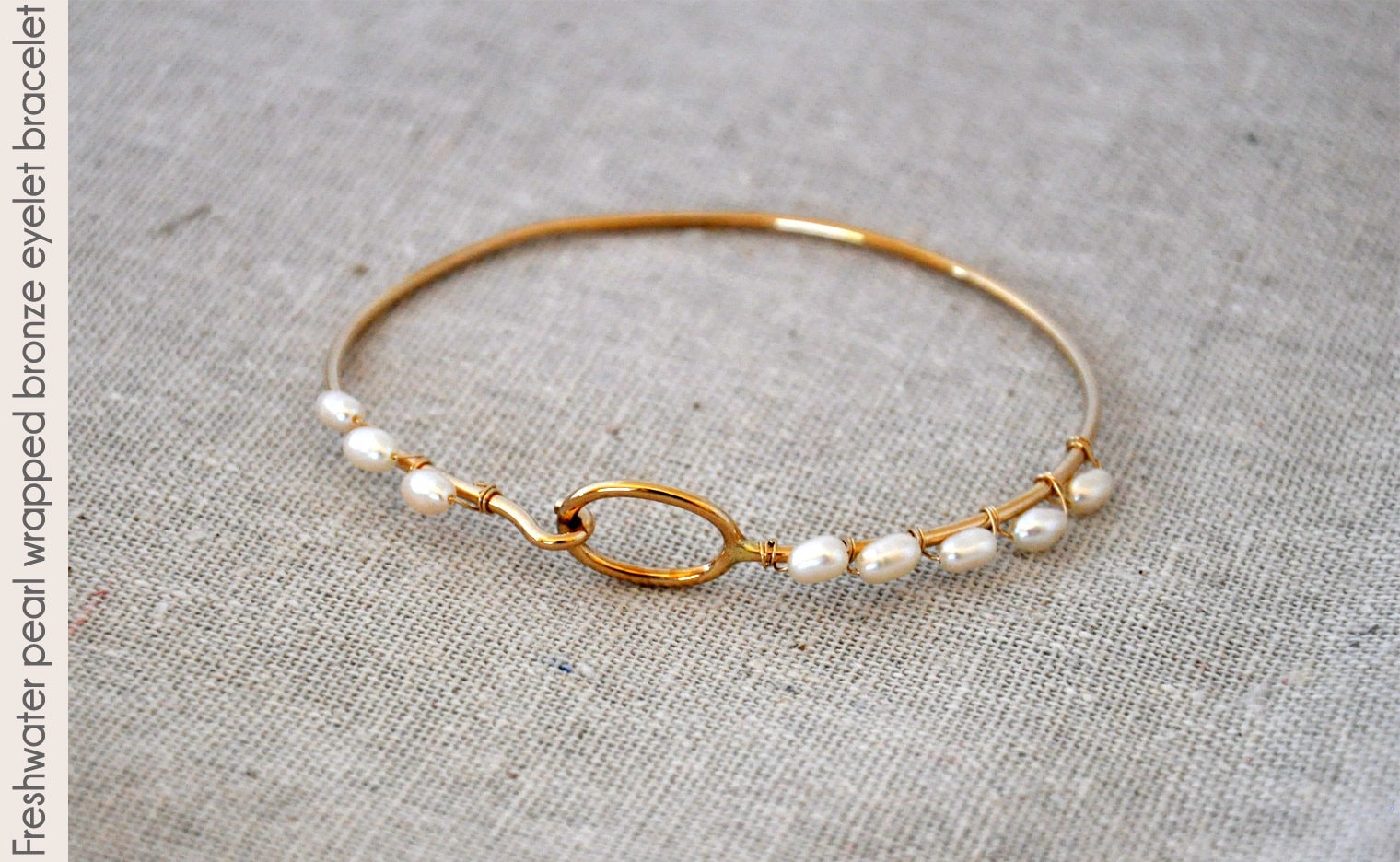 Süßwasserperlendraht Umhüllt Bronze-Ösen-Armband Süßwasserperlendraht Umhüllt Bronze-Ösen-Armband von ofgoodcheer