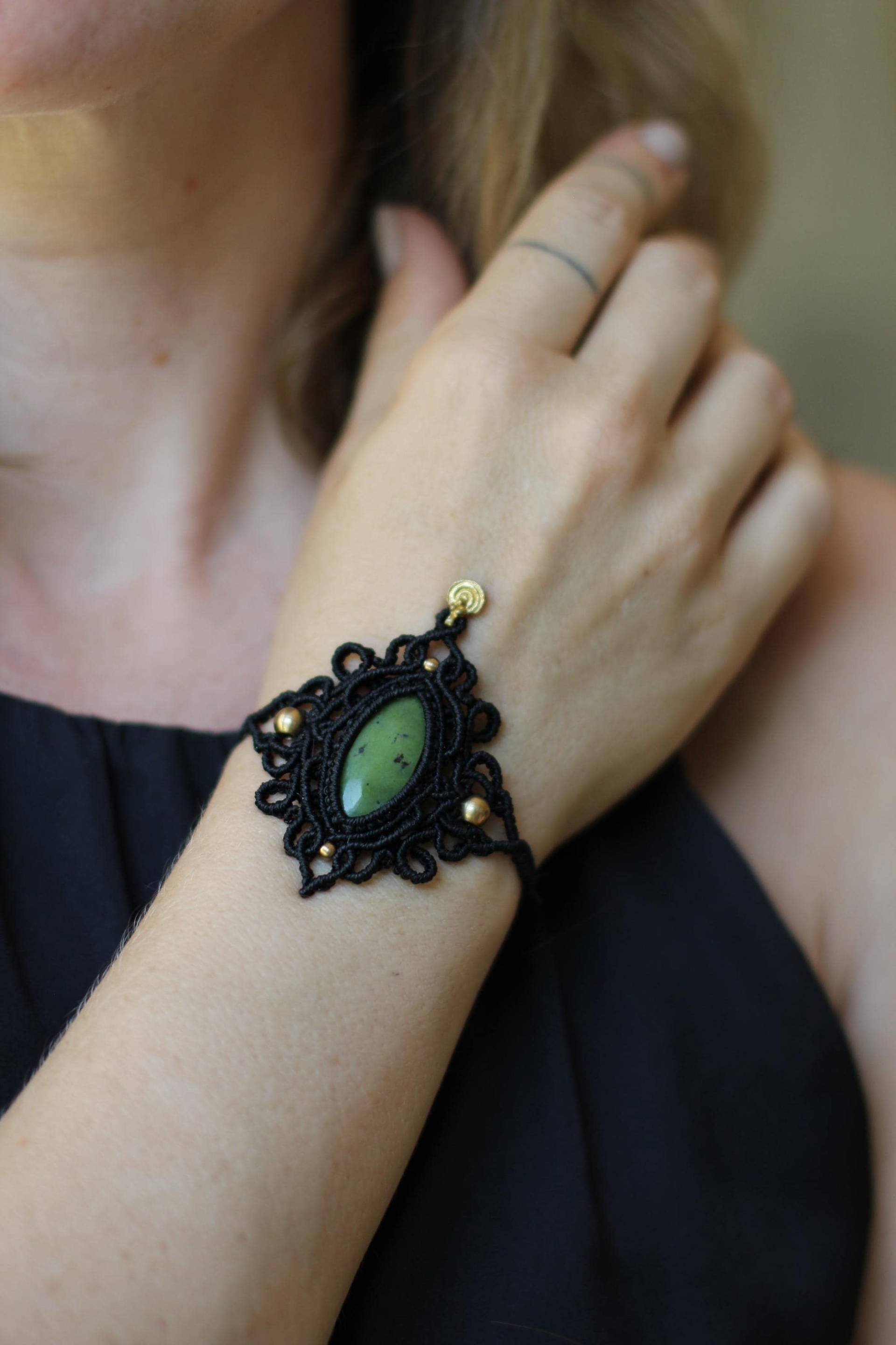Macrame Jade Bracelet Elegant Makramee Armband Boho Hippie Schmuck Festival Jewelry Of Mari Creations Macrame Jade Bracelet Elegant Makramee Armband Boho Hippie Schmuck Festival Jewelry Of Mari Creations von ofmaricreations