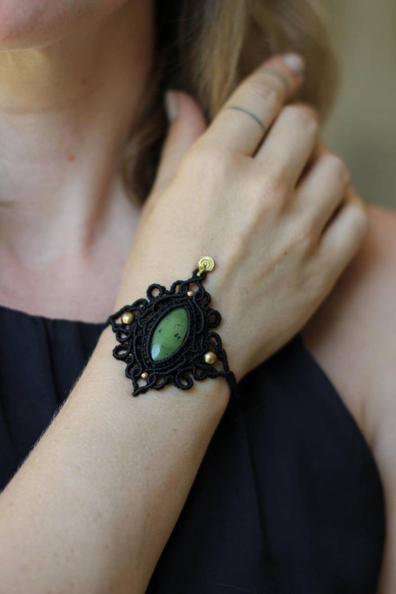 Macrame Jade Bracelet Elegant Makramee Armband Boho Hippie Schmuck Festival Jewelry Of Mari Creations Macrame Jade Bracelet Elegant Makramee Armband Boho Hippie Schmuck Festival Jewelry Of Mari Creations von ofmaricreations