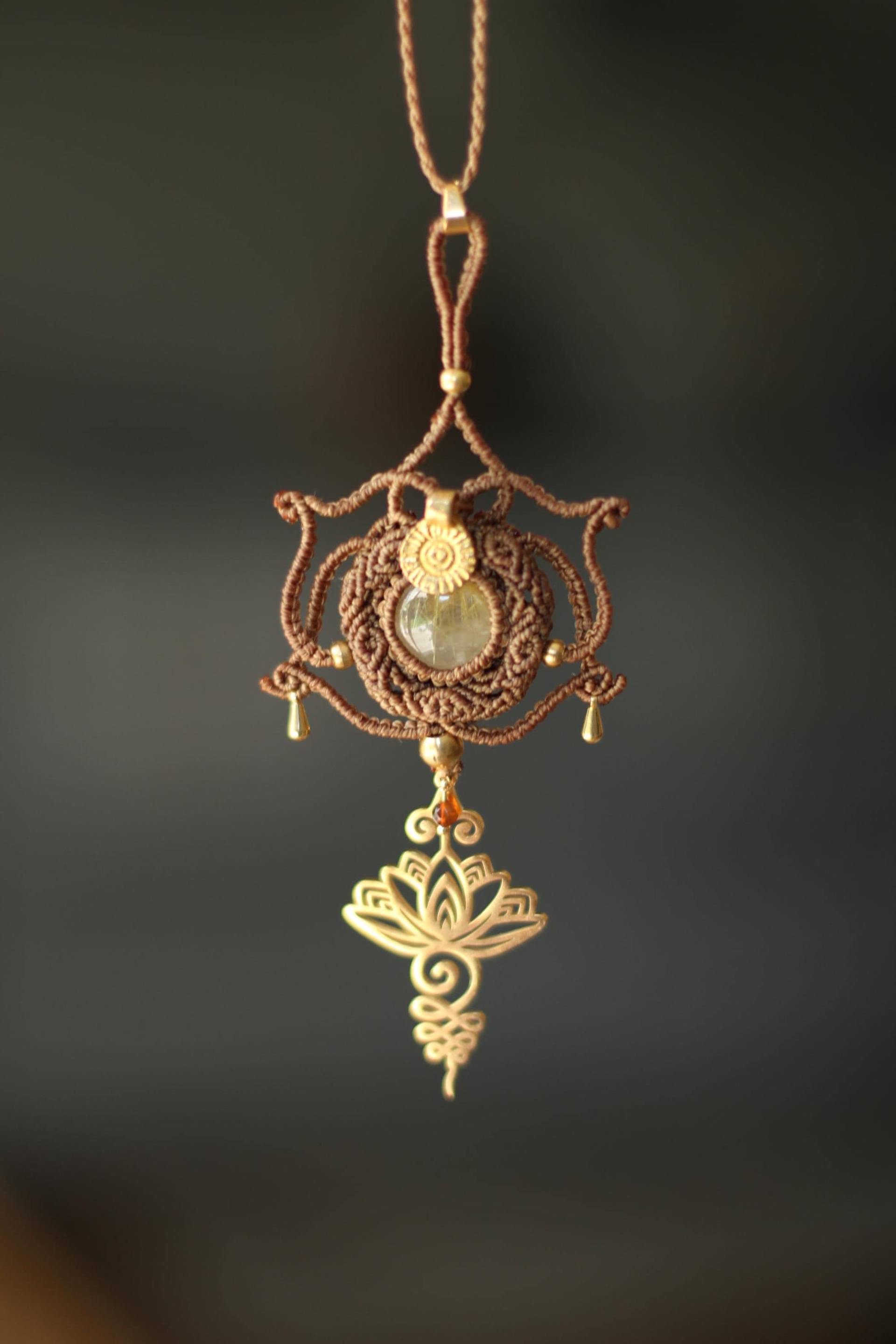 Raya Macrame Necklace Makramee Halskette Rutilquarz Lotusflower Lotusblume Boho Hippie Jewelry Festival Schmuck Of Mari Creations Raya Macrame Necklace Makramee Halskette Rutilquarz Lotusflower Lotusblume Boho Hippie Jewelry Festival Schmuck Of Mari Creations von ofmaricreations