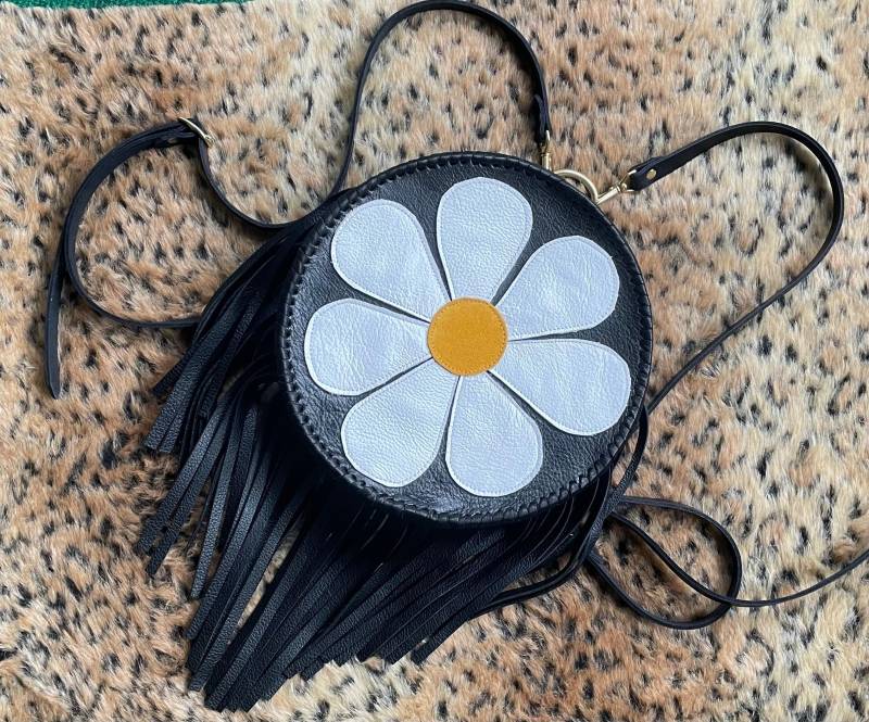 Daisy Roundeez Fransen Rucksack Daisy Roundeez Fransen Rucksack von ofthesunleather