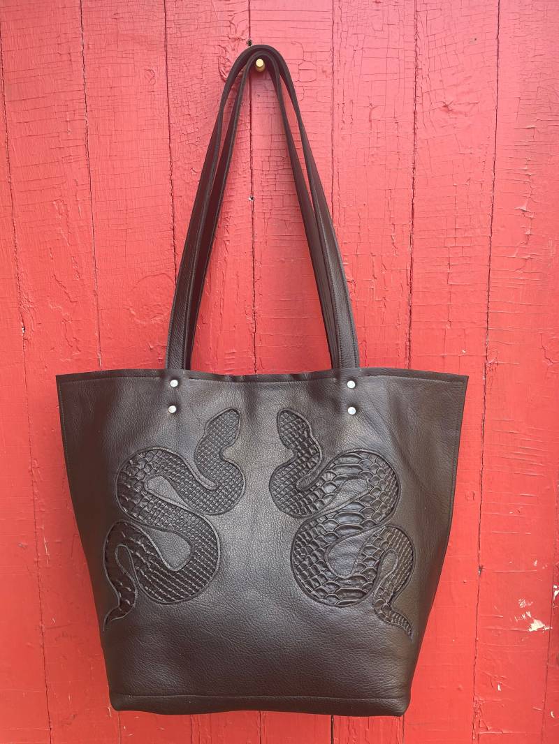 Leder Tragetasche Schlangenprint Inlay, Alltagstauglich Leder Tragetasche Schlangenprint Inlay, Alltagstauglich von ofthesunleather