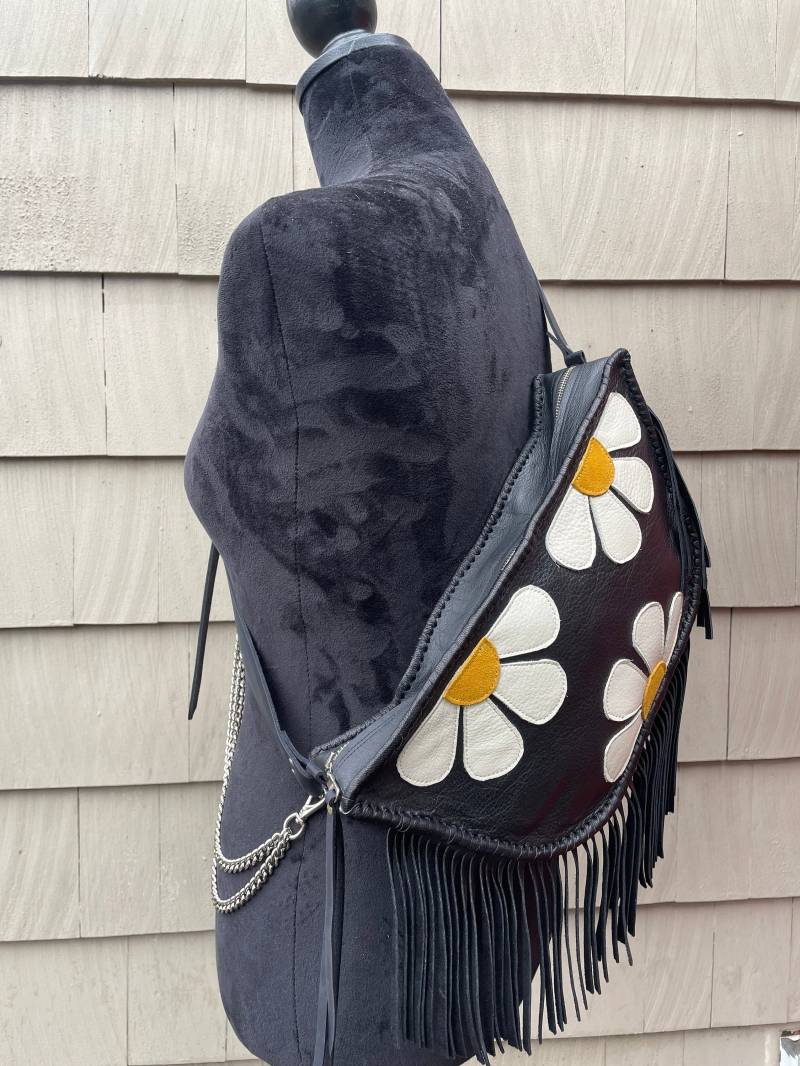 Flower Power Sling Tasche Flower Power Sling Tasche von ofthesunleather