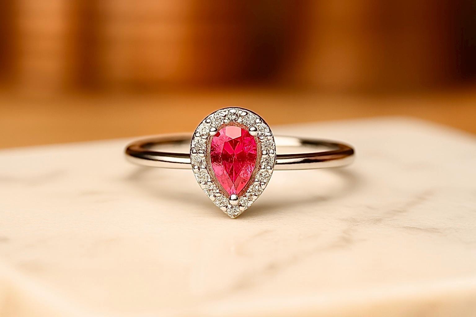 8K Solid Gold Pear Cut Cz Rubin Ring/Dcolor Vvs1 Klarheit Moissanit Diamantring Goldring Schmuck Diamant von ohannescorlu