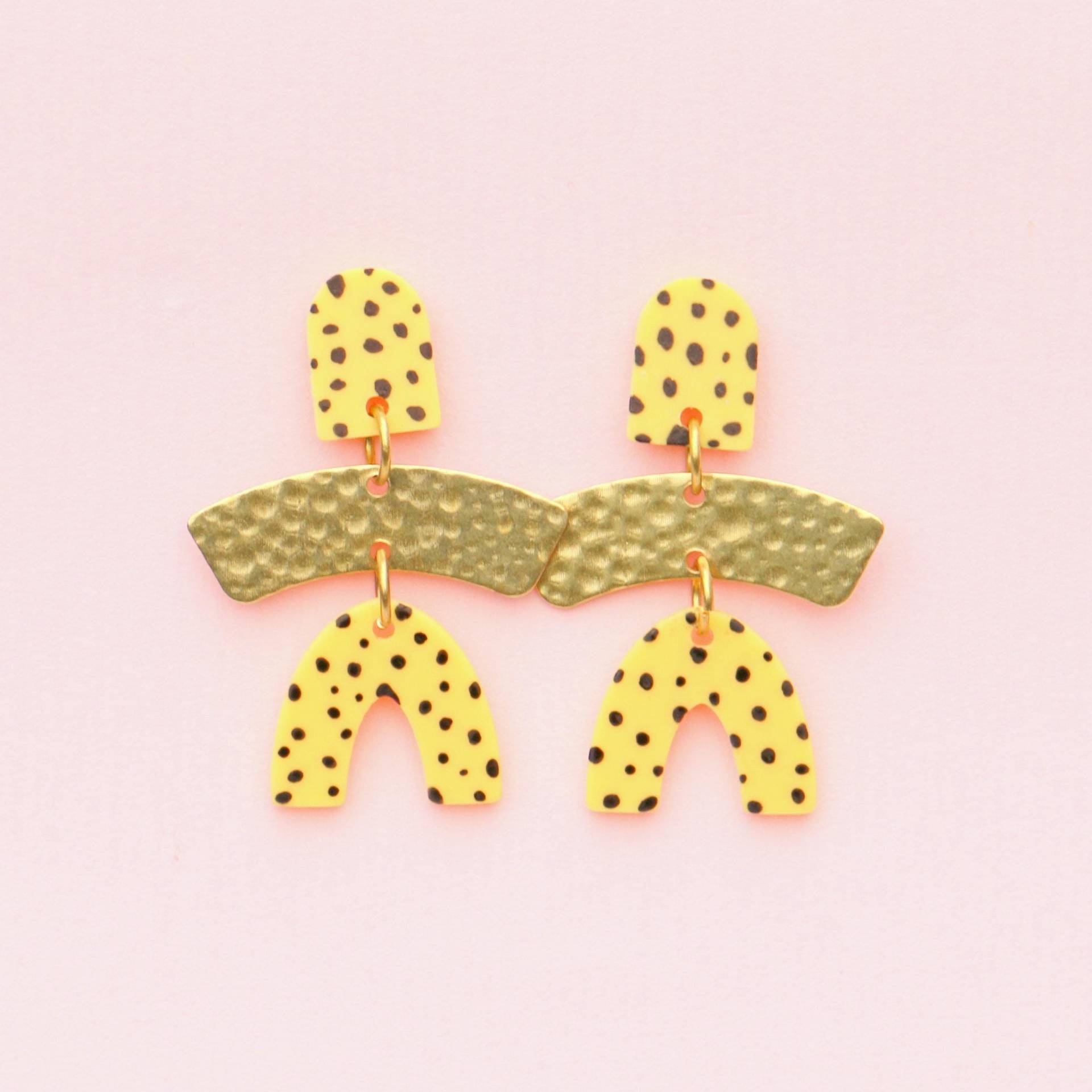 Außergewöhnliche Statement Ohrringe Gelb Mit Schwarzen Punkten Acryl Und Messing von ohfunky