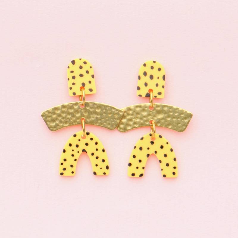 Außergewöhnliche Statement Ohrringe Gelb Mit Schwarzen Punkten Acryl Und Messing von ohfunky