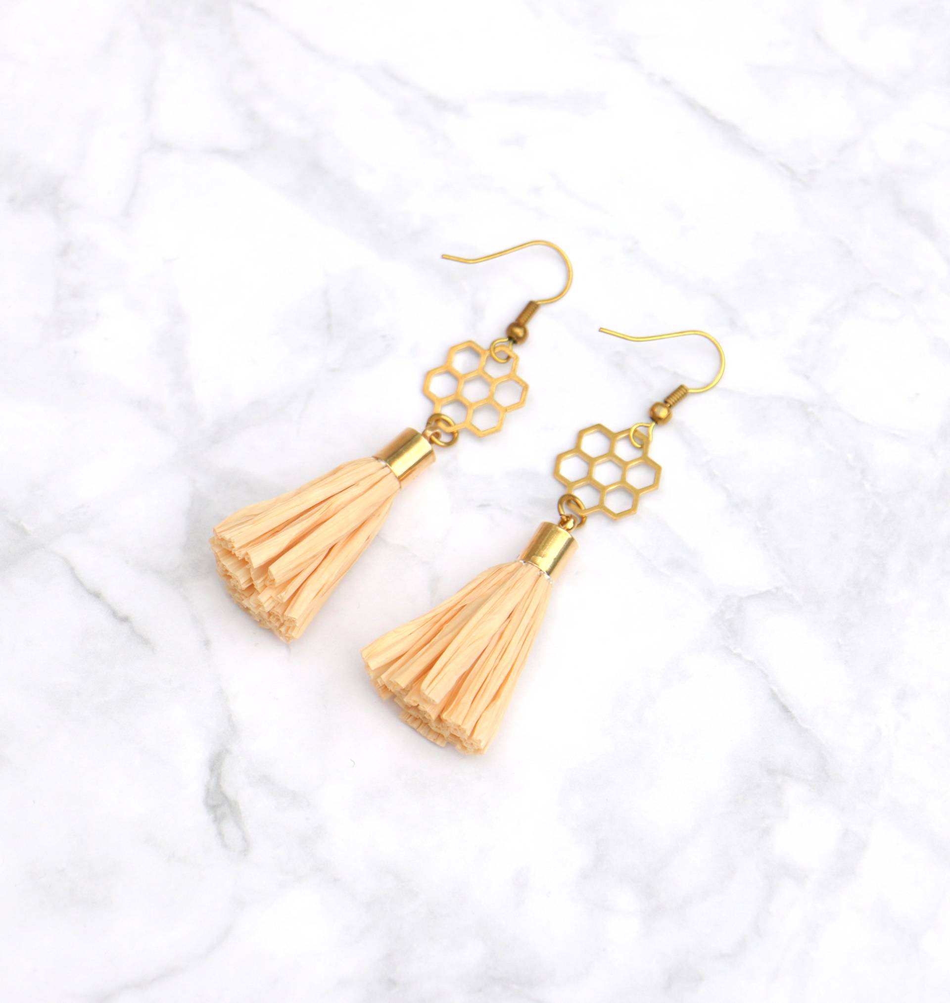 Bienenwaben Ohrringe Mit Bast Quasten von ohfunky