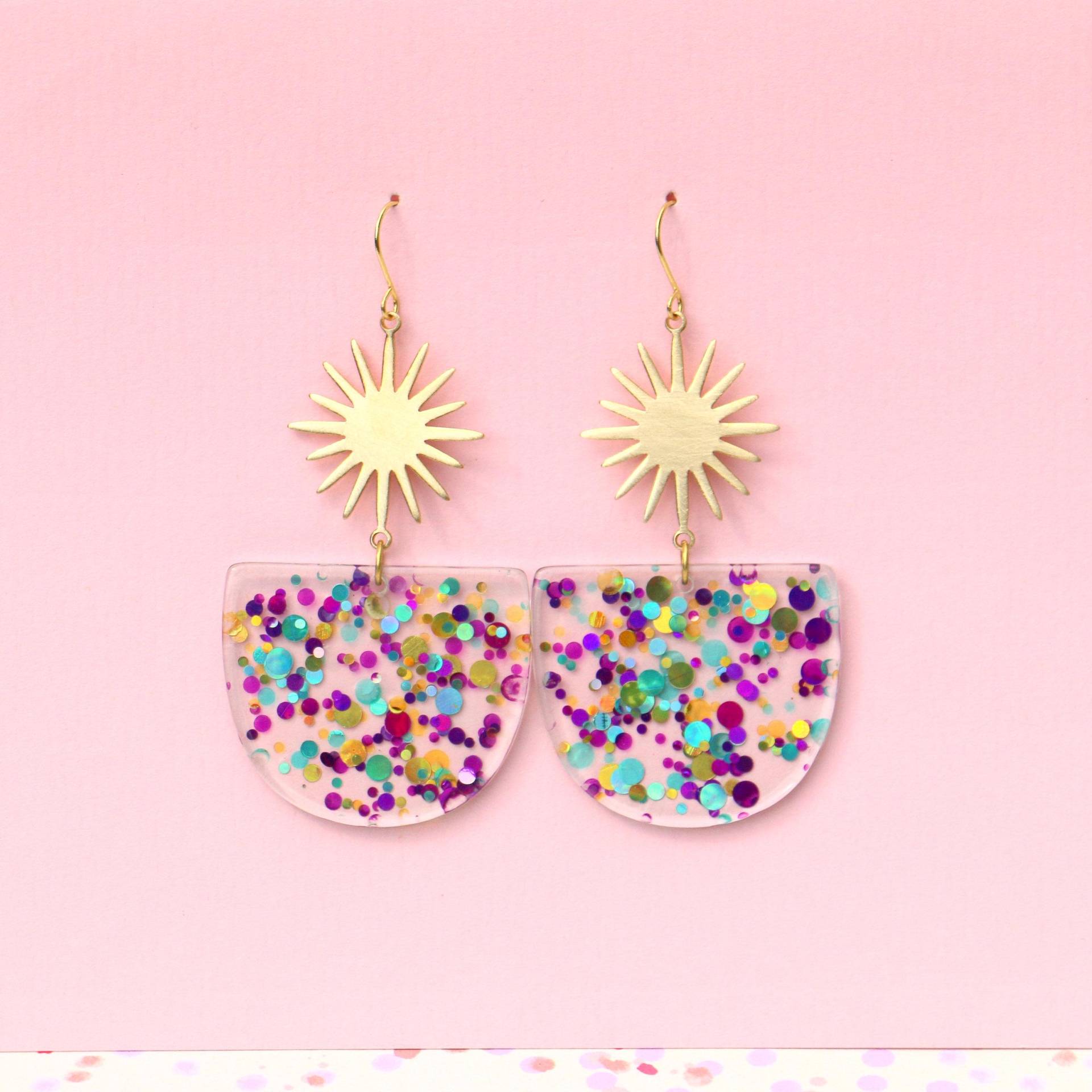 Bunte Konfetti Pailletten Statement Hängeohrringe Aus Acryl Und Messing von ohfunky