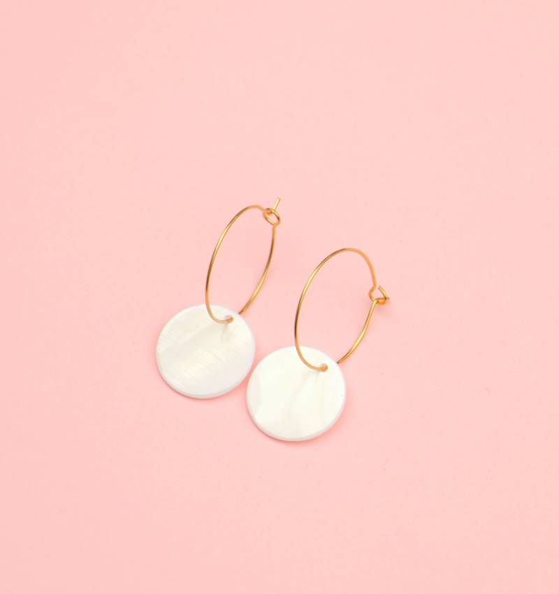 Creolen Mit Perlmutt Anhänger Scheibe Weiß Gold von ohfunky