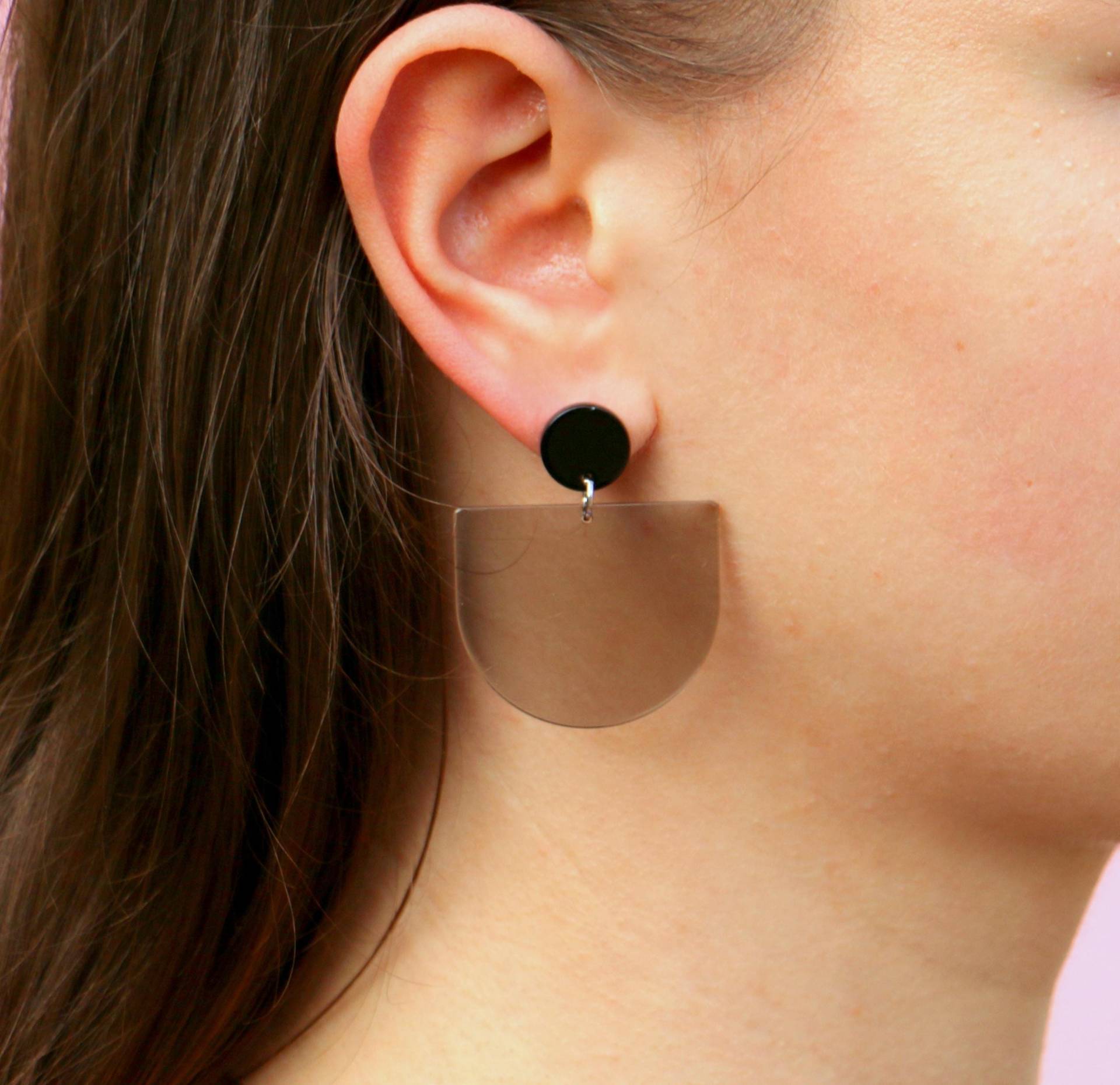 Durchscheinende Acryl Ohrringe Anthrazit Grau von ohfunky