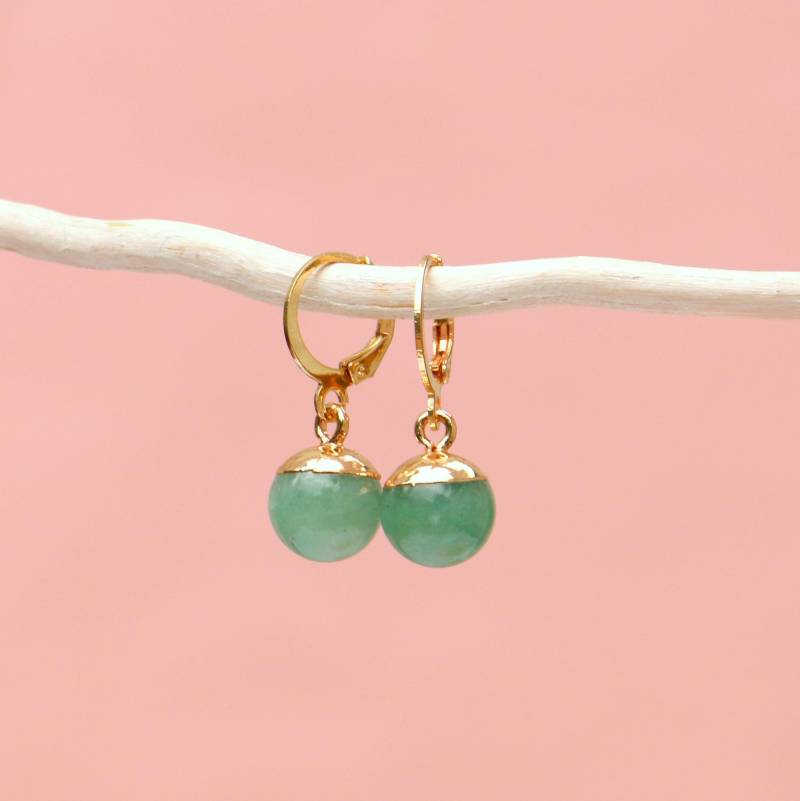 Edelstein Kugel Huggie Ohrringe von ohfunky