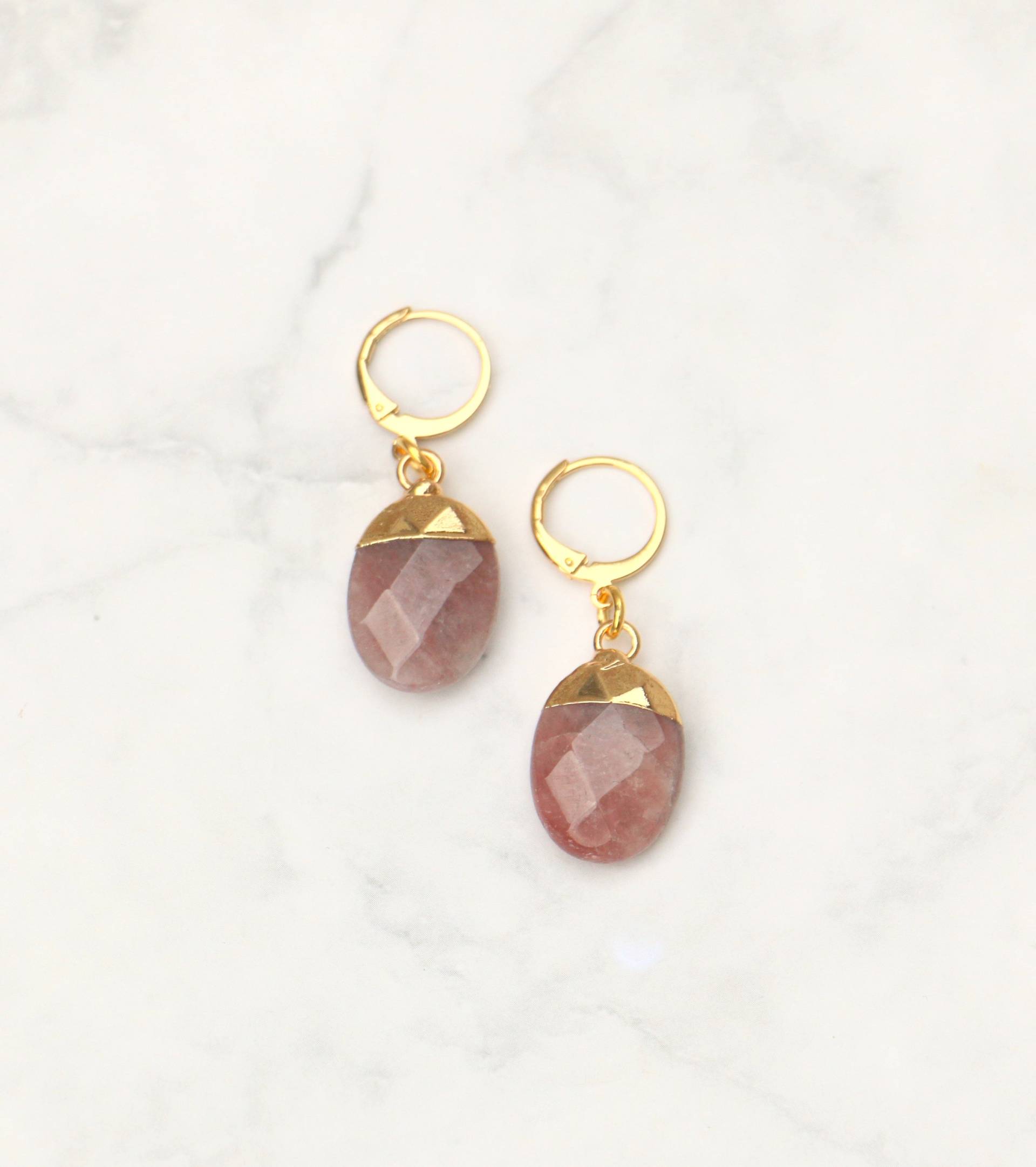 Erdbeerquarz Naturstein Ohrringe Hängend von ohfunky