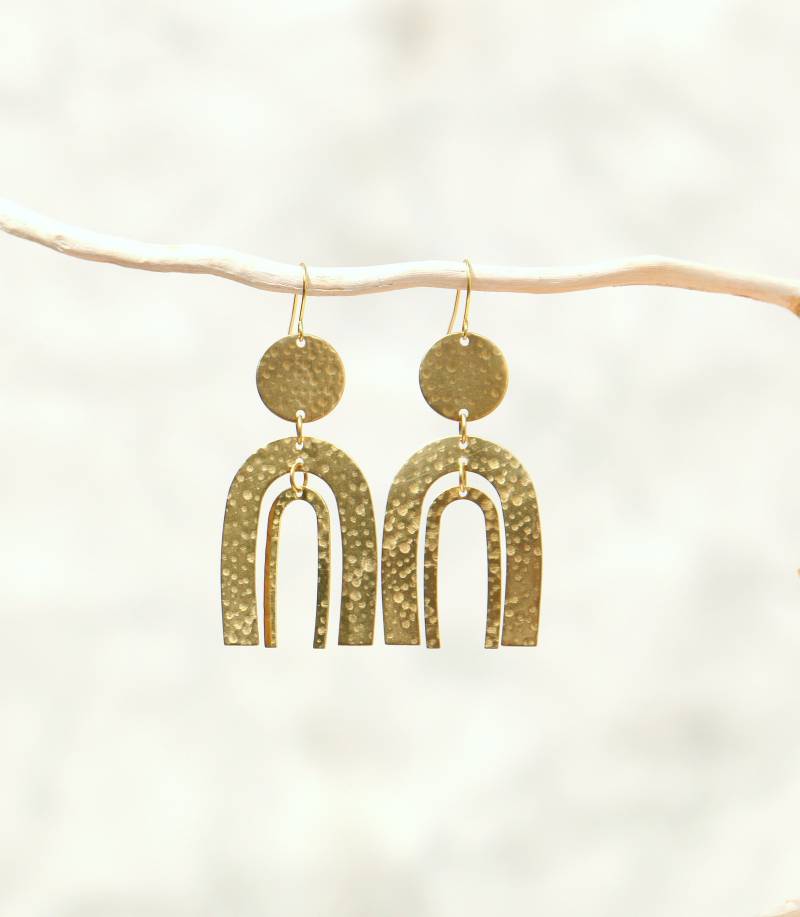 Hängende Bogen Statement Ohrringe Aus Messing von ohfunky