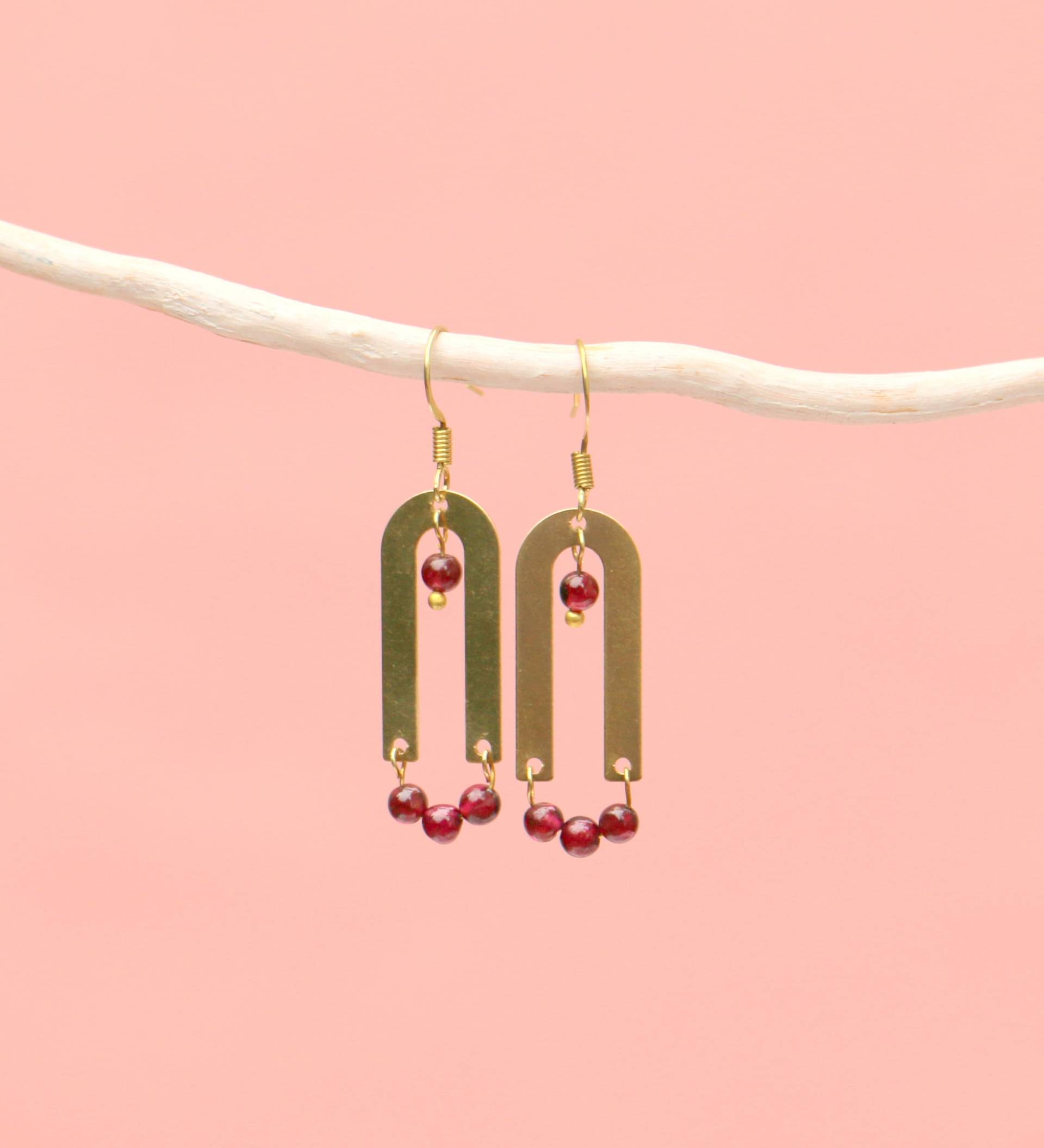 Hängende Messing Ohrringe Mit Granat von ohfunky