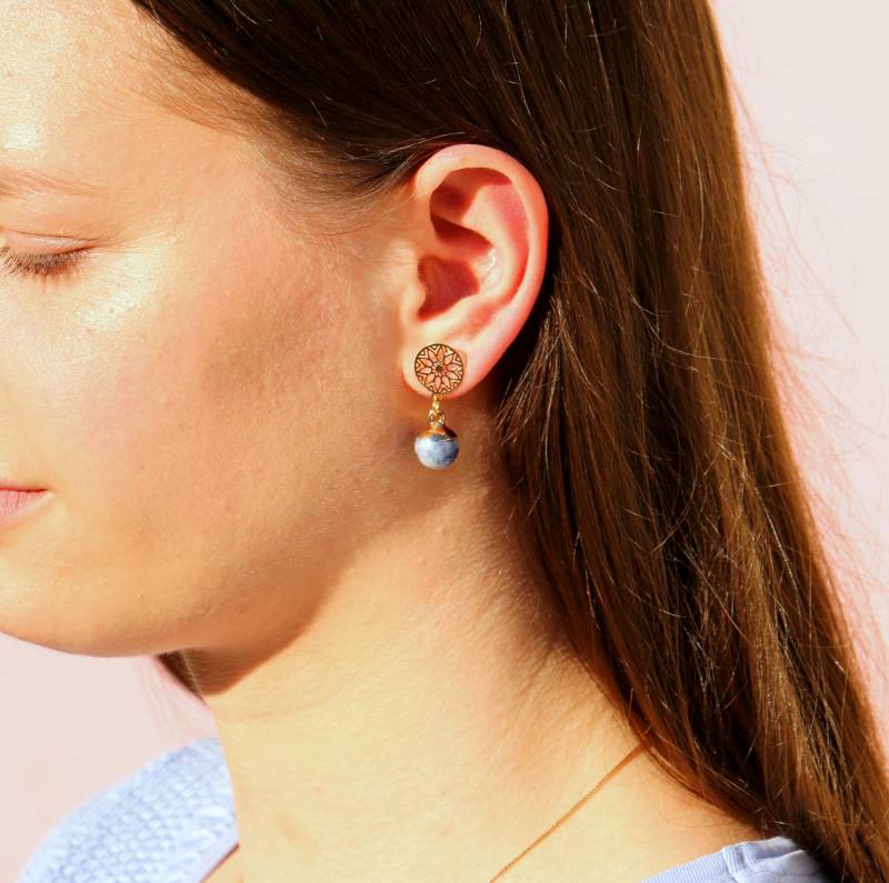 Hängende Naturstein Ohrringe Kugel Jaspis Blau Mit Vergoldeten Ohrsteckern von ohfunky