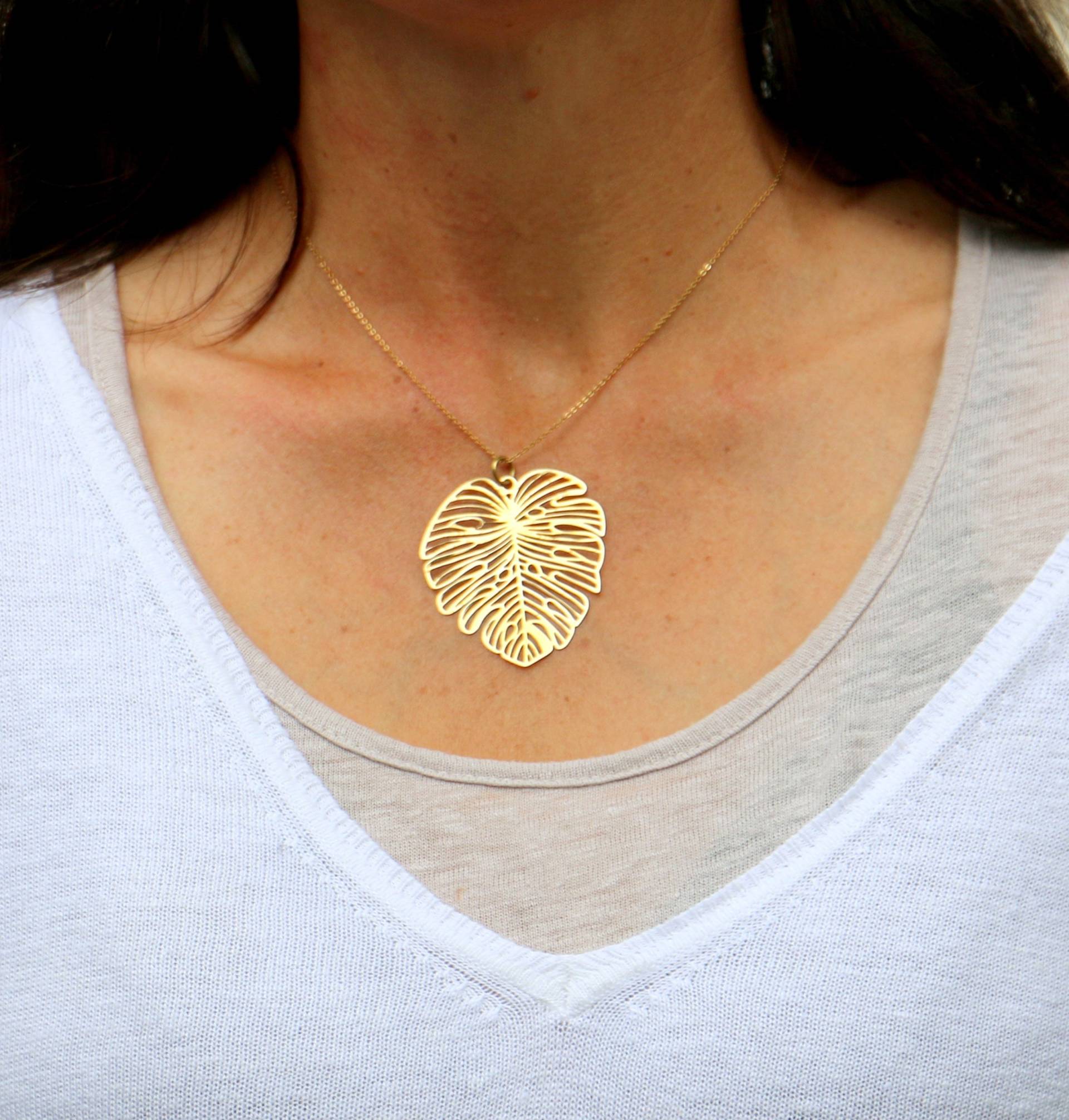 Halskette Aus Messing Mit Monstera Blatt Anhänger von ohfunky