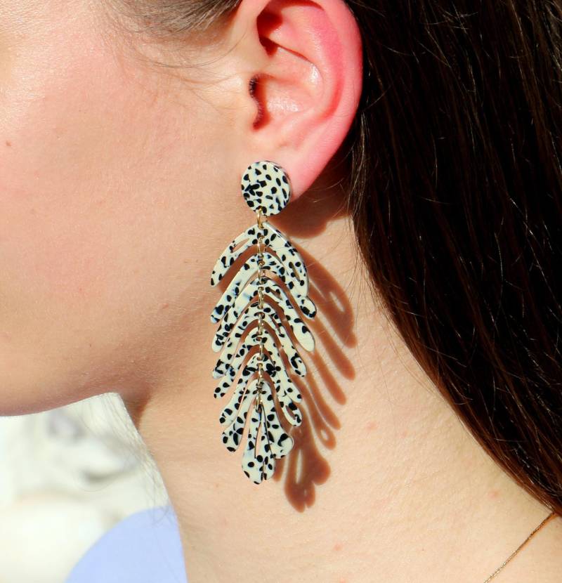 Lange Dalmatiner Blatt Hängeohrringe von ohfunky