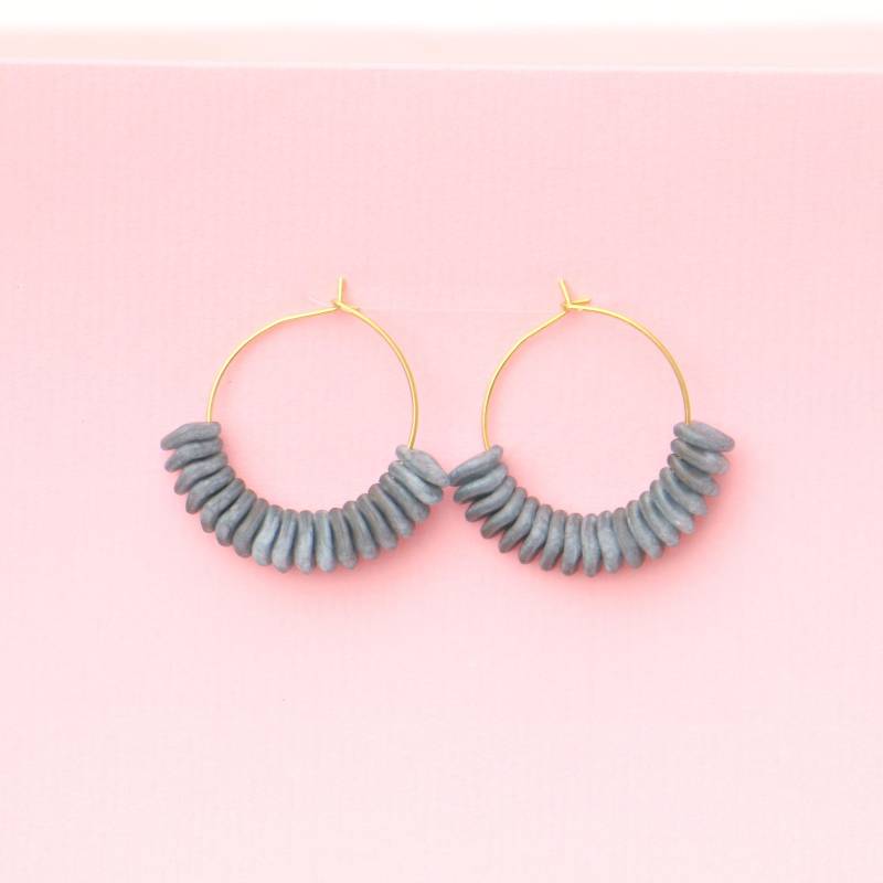 Messing Creolen Mit Glasperlen Grau von ohfunky