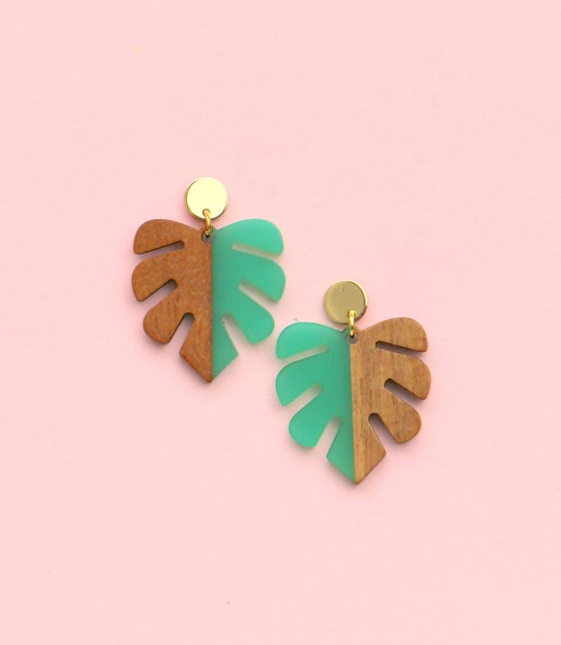 Monstera Blatt Ohrringe Halb Aus Acetat Und Holz von ohfunky