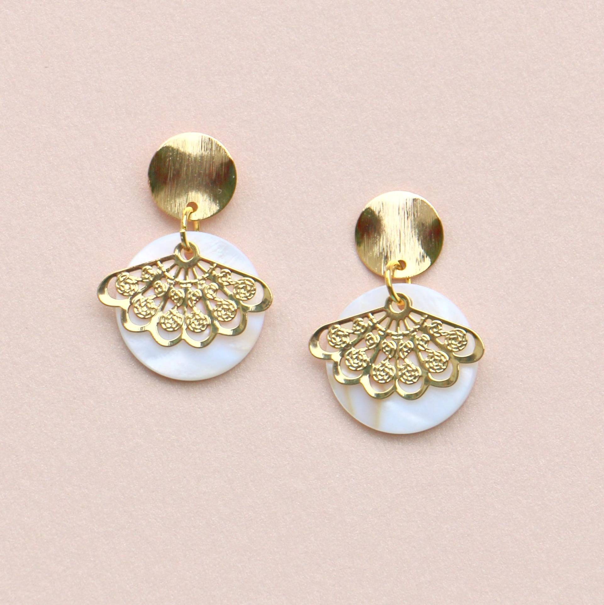 Perlmutt Ohrhänger Mit Golddetails von ohfunky