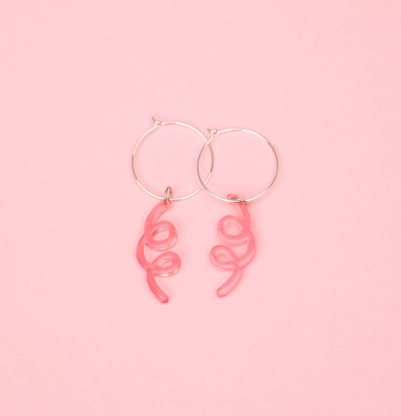 Twist Ohrringe, Creolen Mit Acryl Anhänger von ohfunky