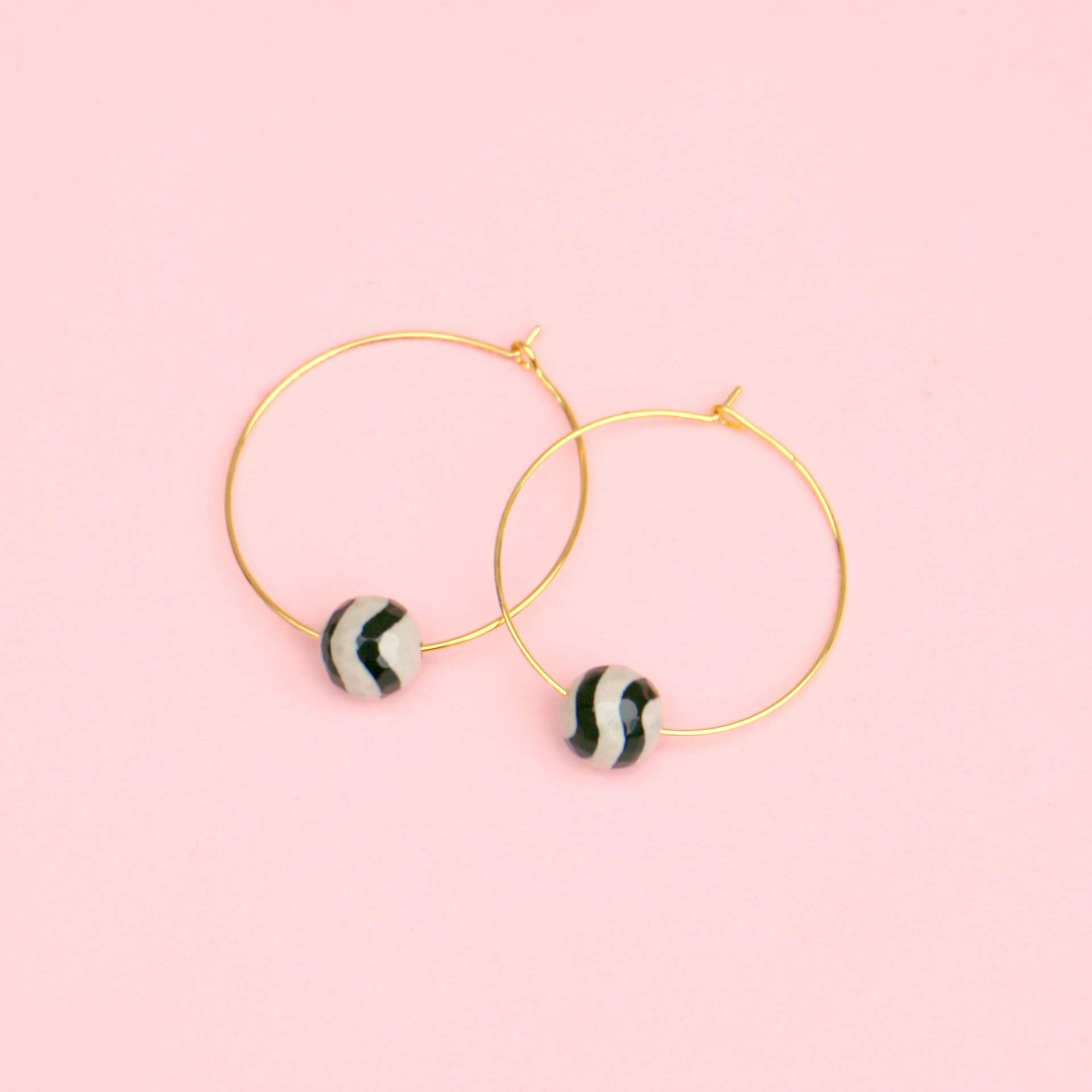 Vergoldete Creolen Mit Einzelner Achat Perle von ohfunky