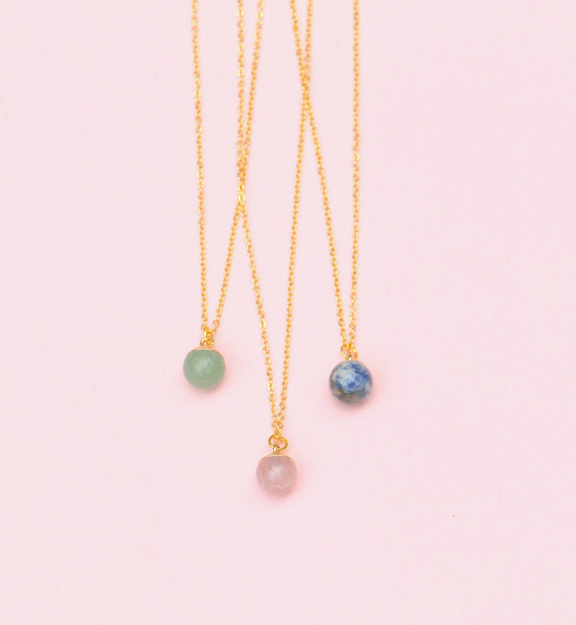 Zarte Halskette Mit Edelstein Kugel Anhänger von ohfunky