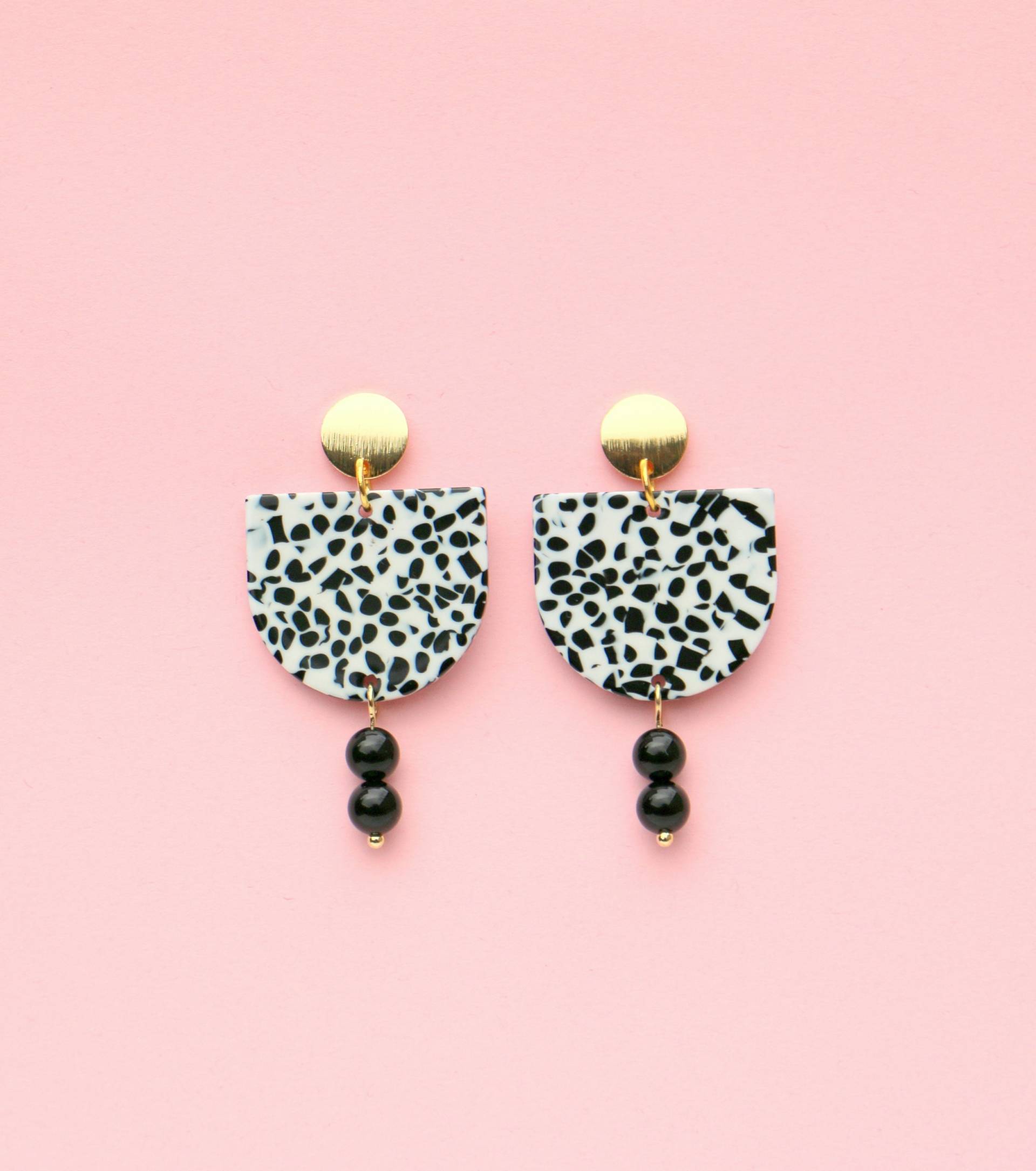statement Hängeohrringe Mit Dalmatiner Muster Und Onyx Perlen von ohfunky