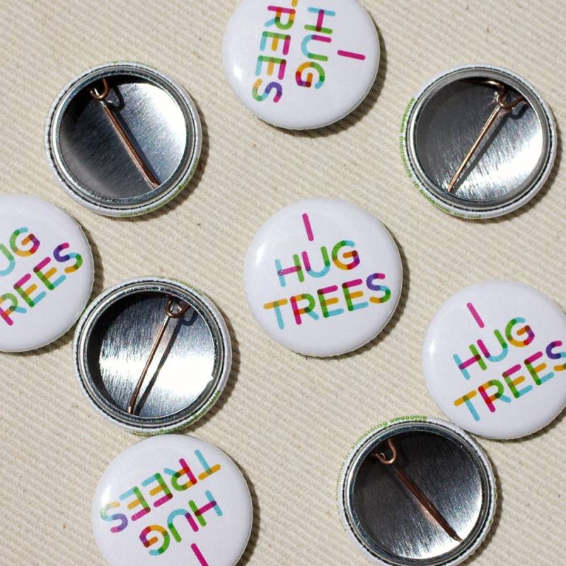 I Hug Trees Pinback Button - Tree Hugger Pin One Inch By Oh Geez Design von ohgeezdesign