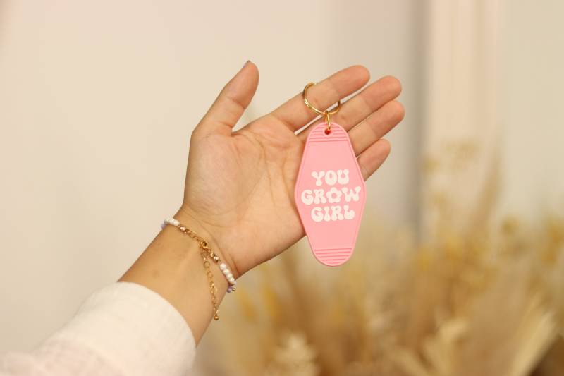 Schlüsselanhänger Retro You Grow Girl | Keychain Motel Geburtstagsgeschenk Weihnachten Weihnachtsgeschenk von ohhappyclub