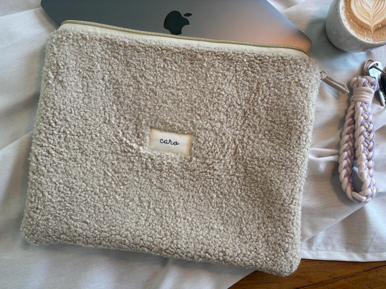 Notebook Hülle Aus Teddy Stoff - Handgemachte Laptop Tasche Z.b. Für 13"/15" Macbook Air/Pro Weich Gepolstert & Personalisierbar Notebook Hülle Aus Teddy Stoff - Handgemachte Laptop Tasche Z.b. Für 13"/15" Macbook Air/Pro Weich Gepolstert & Personalisierbar von ohliebs