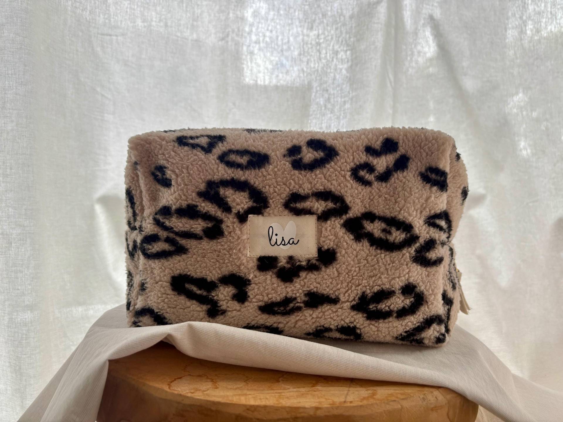 xl Kosmetiktasche Leo - Schminktasche Teddy Stoff Große Kulturtasche Handgemacht Beauty Bag Print Aufbewahrung Reise xl Kosmetiktasche Leo - Schminktasche Teddy Stoff Große Kulturtasche Handgemacht Beauty Bag Print Aufbewahrung Reise von ohliebs