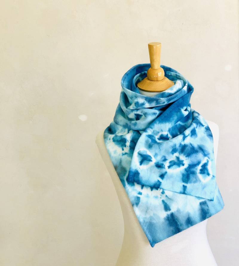 Handgefärbter Schal Boho Tie Dye Kreise Helle Aqua Hellblaue Wolle Shibori Stil von ohthisnose