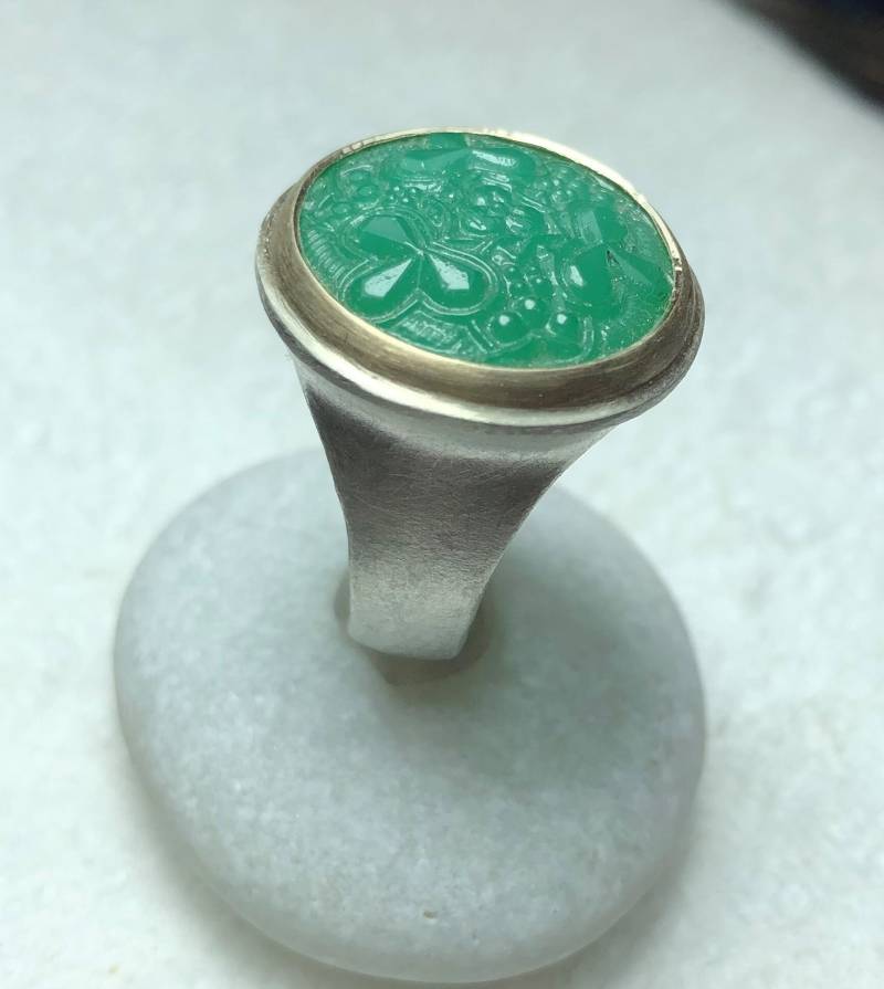 Ring Aus Silber Mit Antikem Glasknopf Kleeblätter in 585 | 14Kt Goldfassung von ojuna