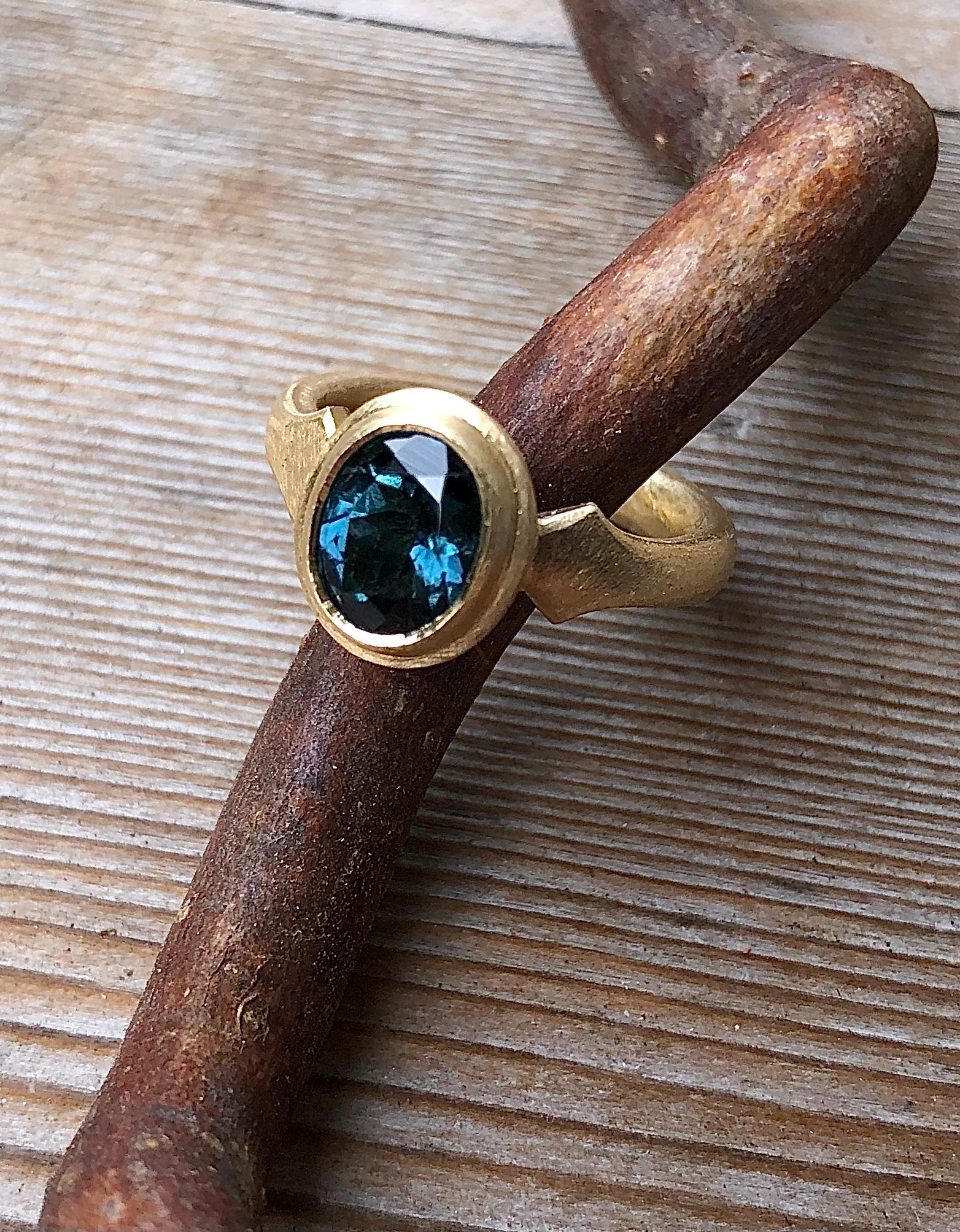 Ring Ovaler Turmalin Petrol in Gelbgold 750 18Ct Gold von ojuna