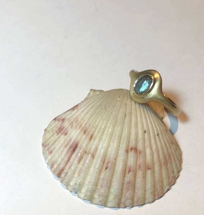 Ring in Gelbgold 750 18Ct Mit Labradorit 7x5mm von ojuna