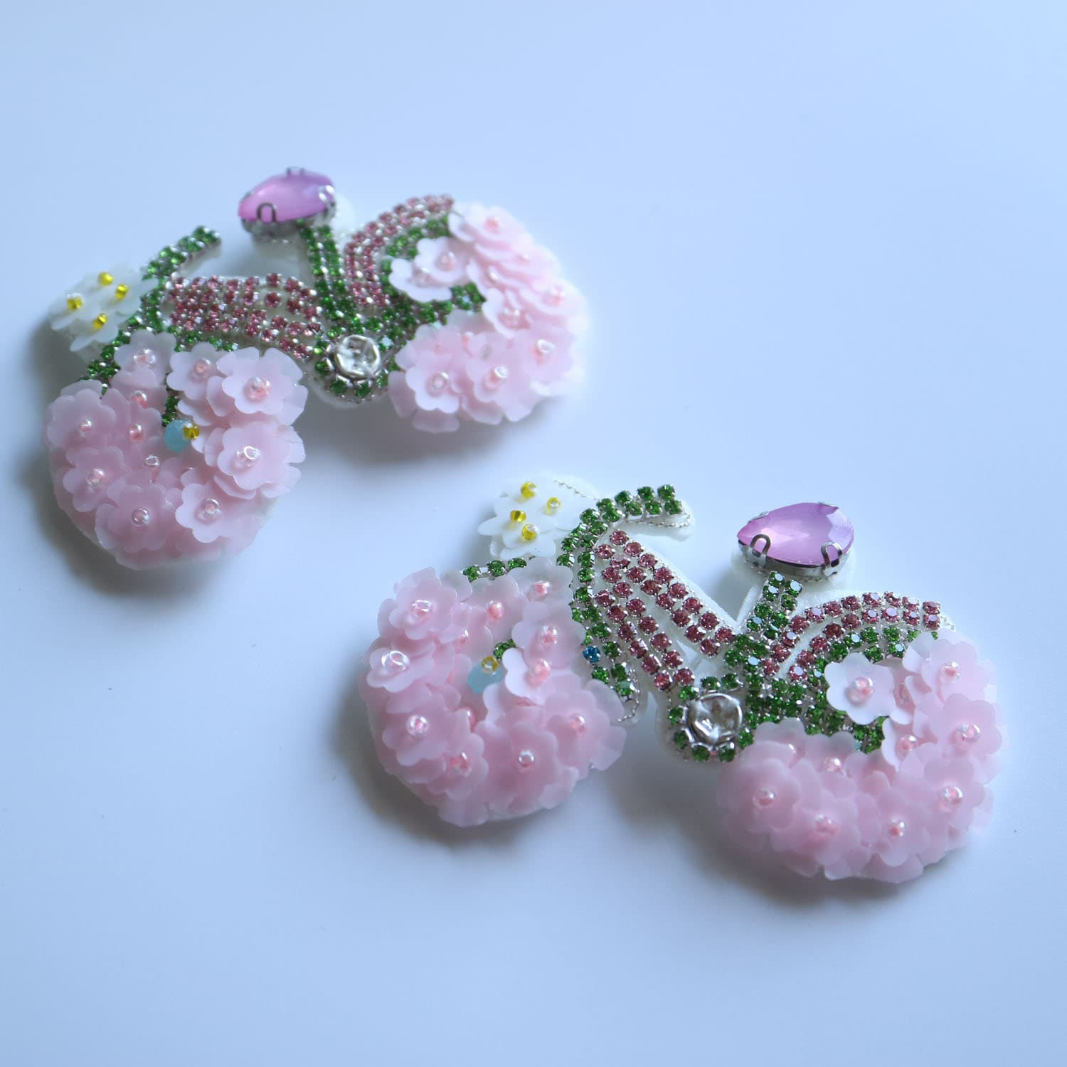 2 Teile/Los 3D Blume Fahrrad Perlen Aufnäher Für Kleidung Nähen Patch Applikationen Nähen Strass Dekorative Parches Jacken Rucksack Taschen Hüte von okahome