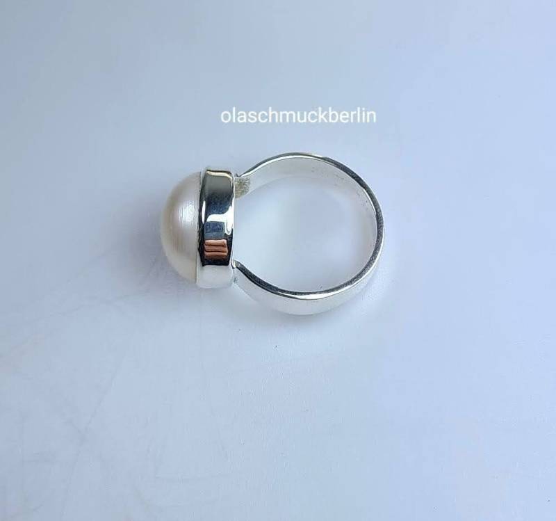 Handgefertigter Silberring Mit Süßwasserperle von olaschmuckberlin
