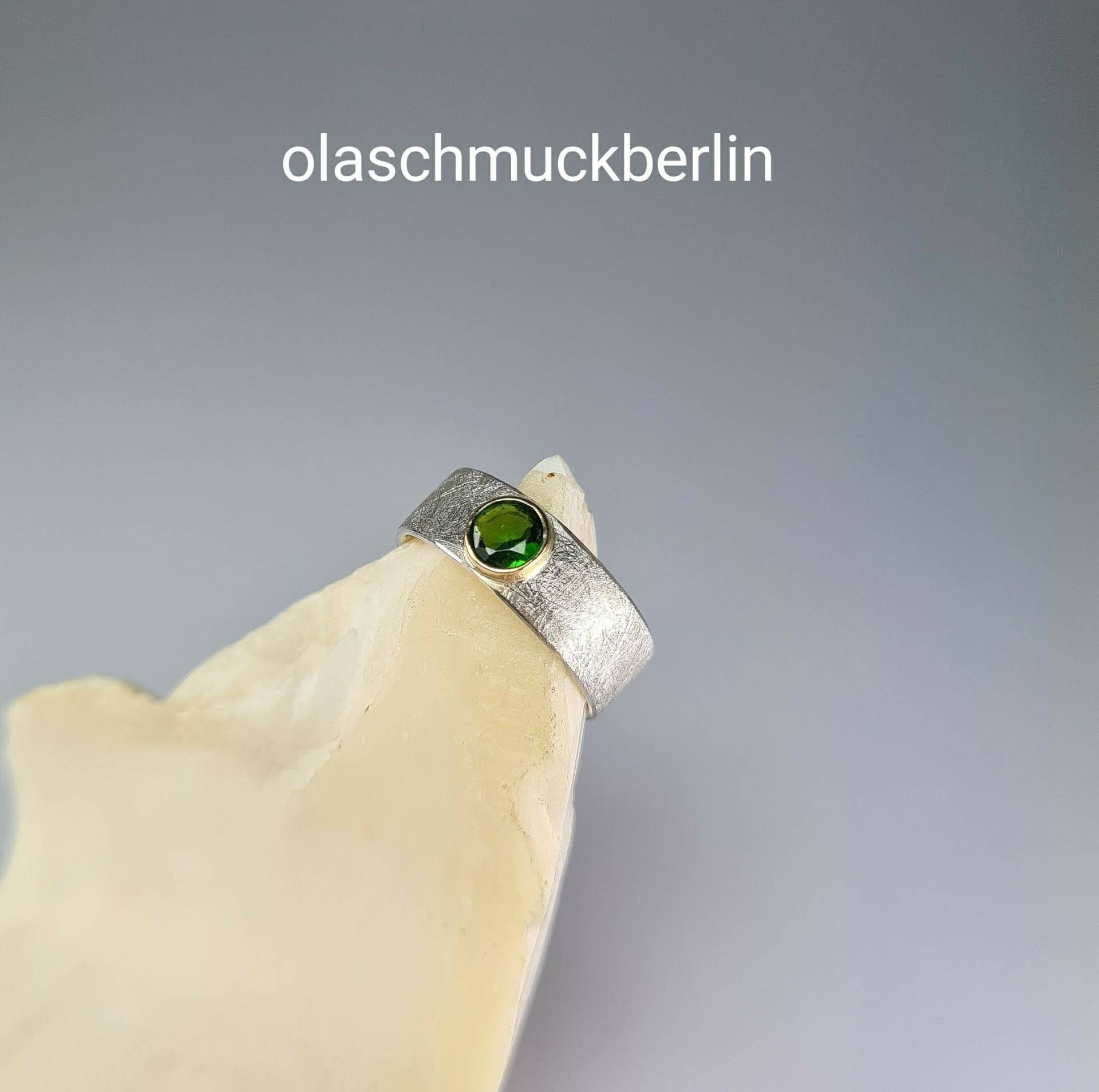 Handgefertigter Silberring Mit Turmalin | Verdelith Handgefertigter Silberring Mit Turmalin | Verdelith von olaschmuckberlin
