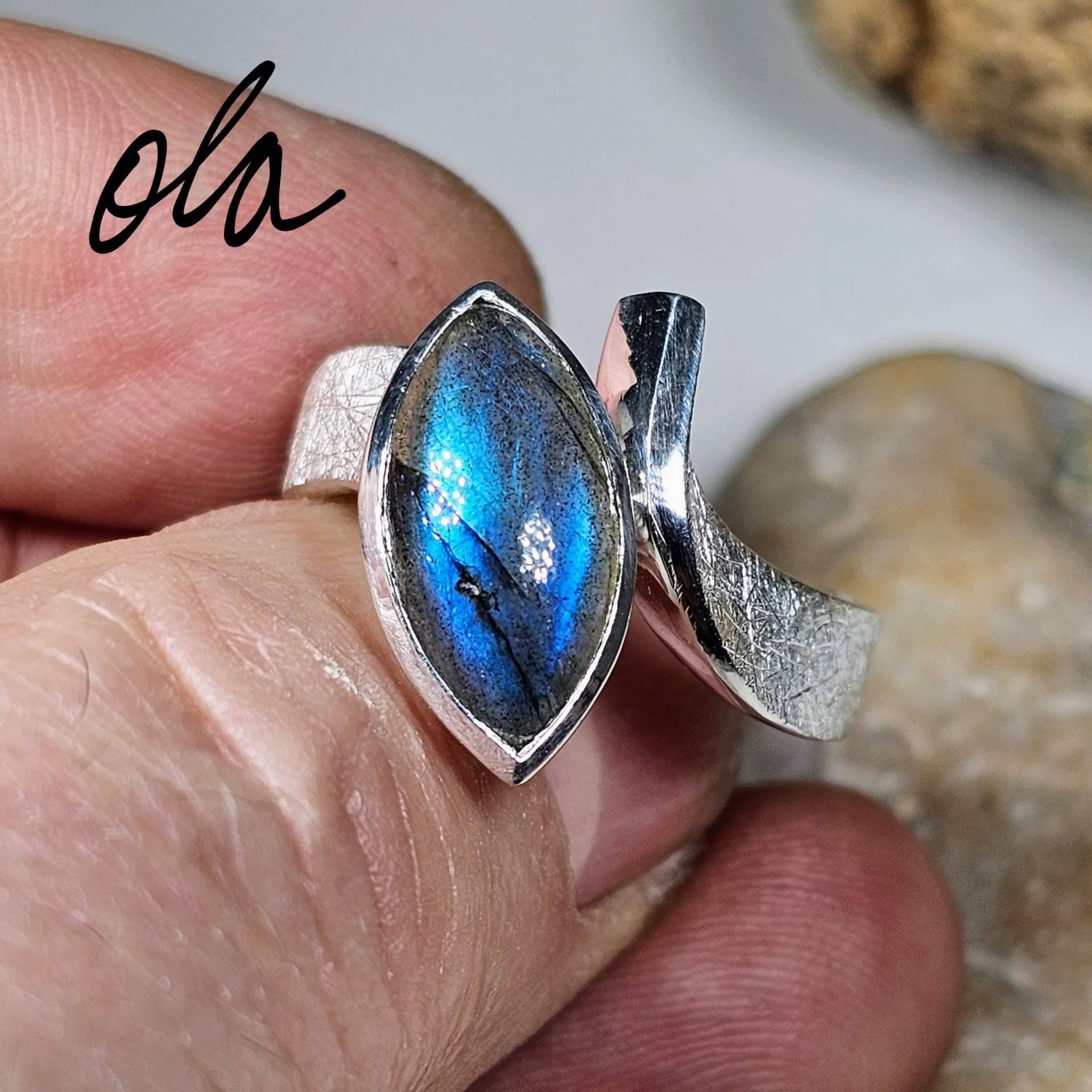 Labradorit-Ring in 925 Silber Gefasst von olaschmuckberlin