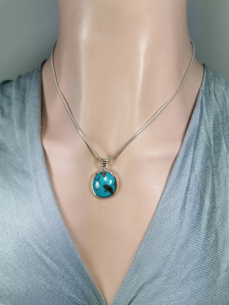 Ovaler Türkisanhänger in Silber Gefasst von olaschmuckberlin