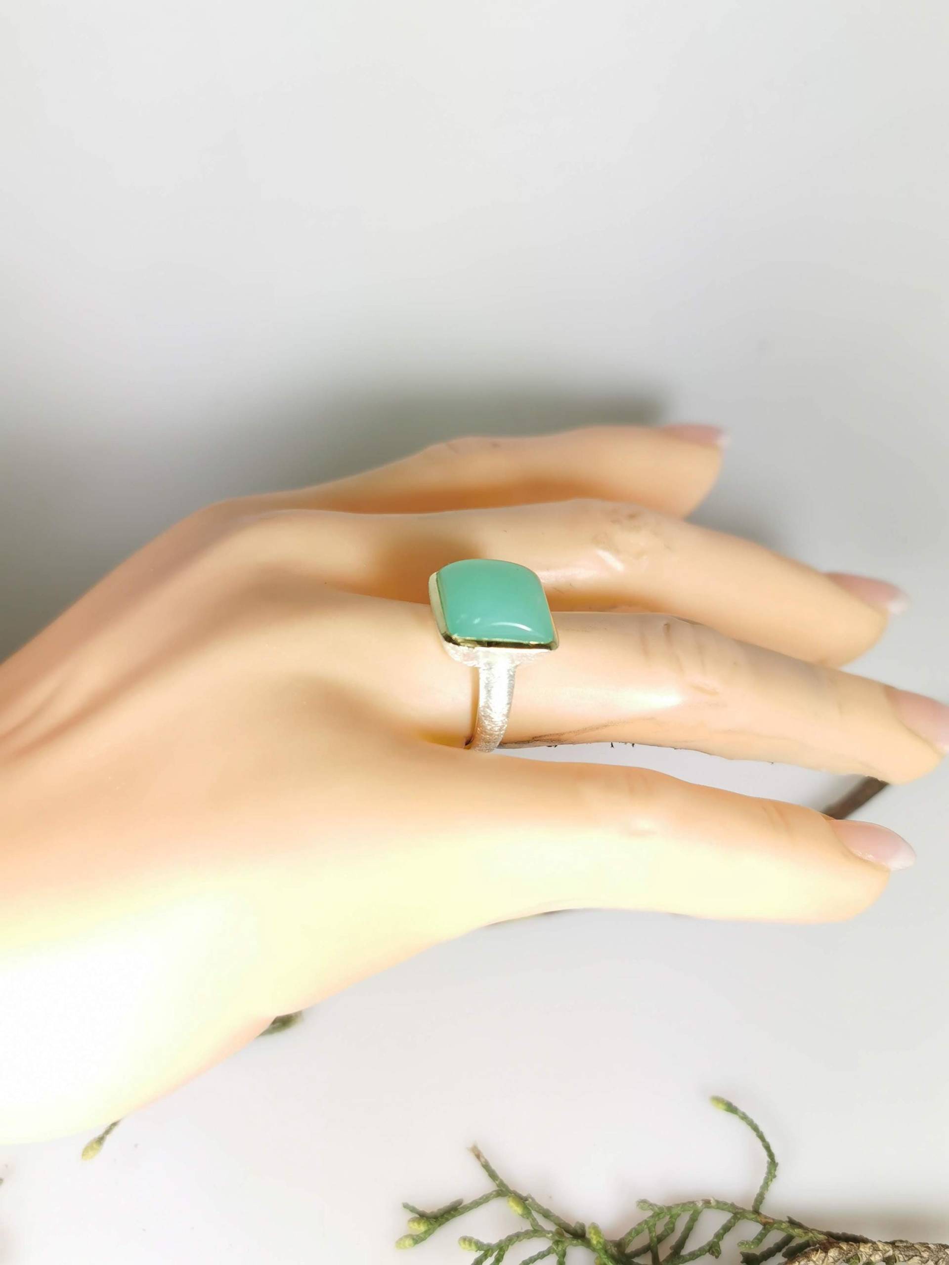 Silber Ring Mit Chrysopras in Vergoldeter Fassung von olaschmuckberlin