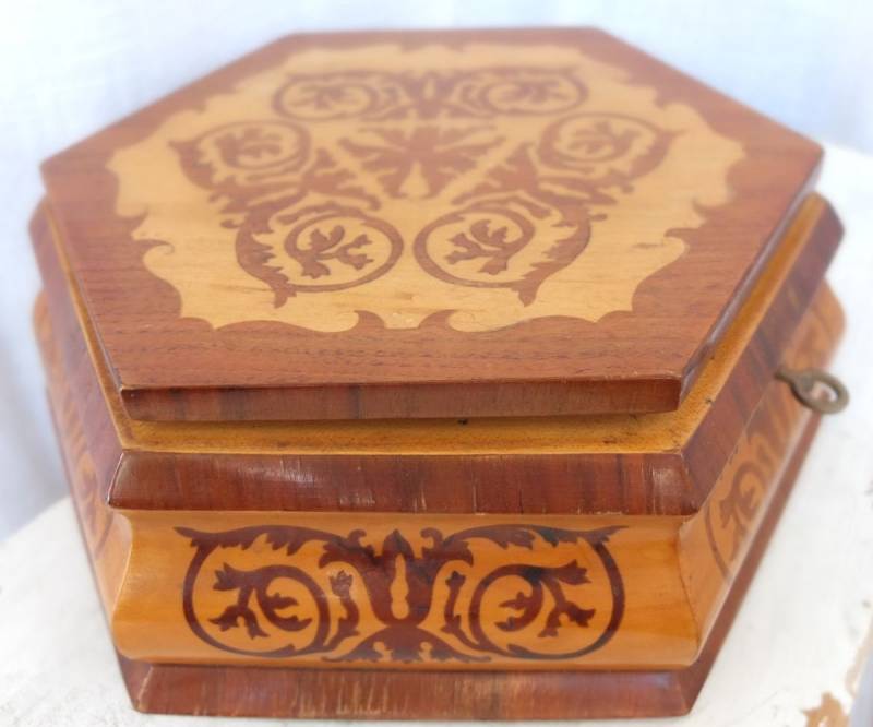 Schmuckkasten Schmuckschatulle Schmuckaufbewahrung Holzkasten Sechseckiges Kästchen Intarsien Vintage Schmuckkasten Schmuckschatulle Schmuckaufbewahrung Holzkasten Sechseckiges Kästchen Intarsien Vintage von oldcamerasandmore