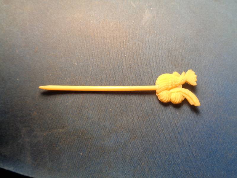 Celluloid 3-1/2" Hahn Stick Pin. Niedlich Und Alt von oldies2treasure