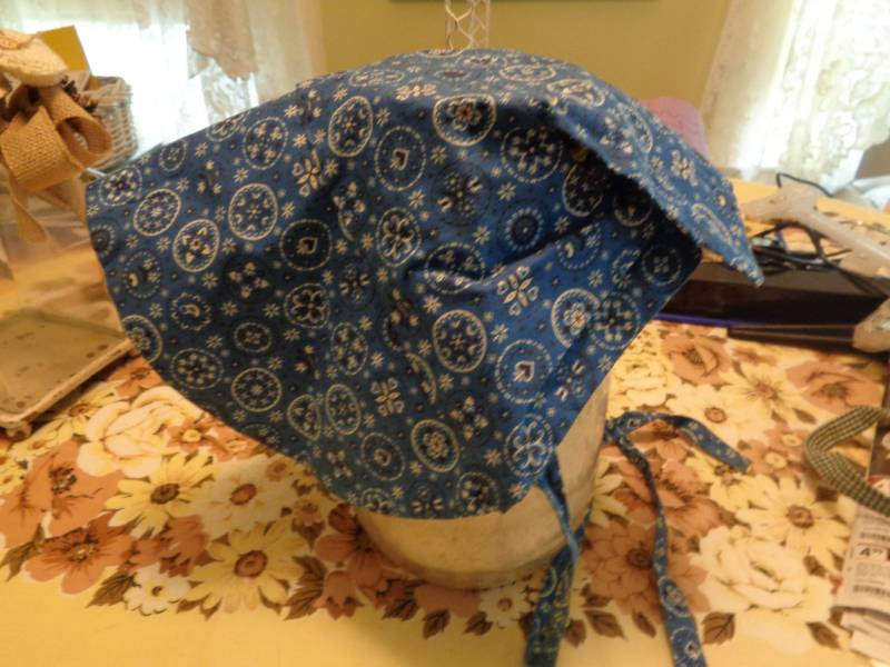Etwa 1970Er Blau-Weiße Kattun Haube Etwa 1970Er Blau-Weiße Kattun Haube von oldies2treasure