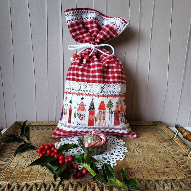 Leinenbeutel/Geschenkesack - 32x17, 5 cm Bauernleinen + Bedruckter Stoff Mit Weihnachtshäusern Leinenbeutel/Geschenkesack - 32x17, 5 cm Bauernleinen + Bedruckter Stoff Mit Weihnachtshäusern von oldlinen4you