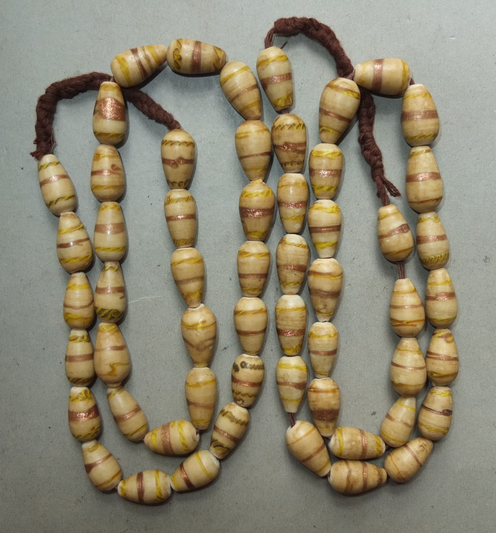 Alte Gestreifte Glasperlenkette, Nepal Folkloreschmuck von oldmaya